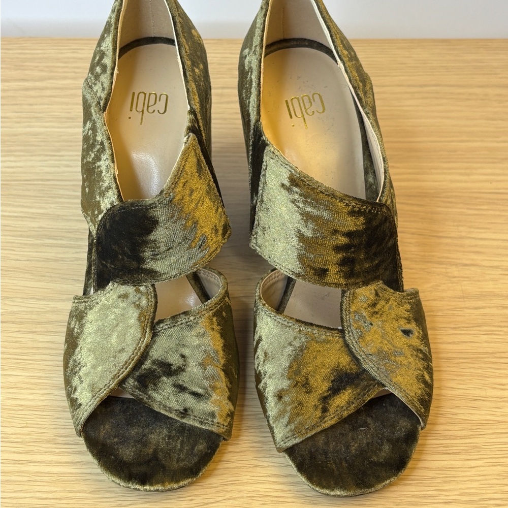 “CAbi” Crushed‎ Velvet Interlock Block Heel Sandals - Olive Green Woman’s 7 - Picture 2 of 9